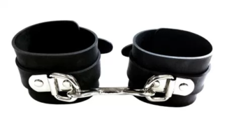 ROUGE RUBBER ANKLE CUFFS